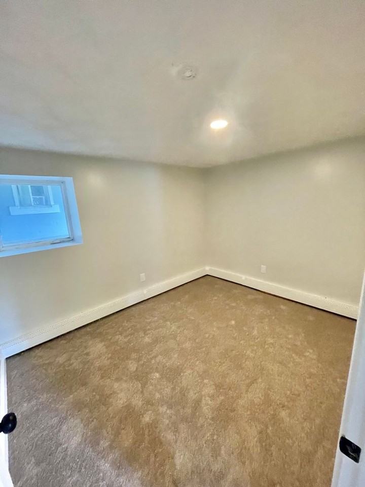 300 McLane Ave - Photo 7 of 27