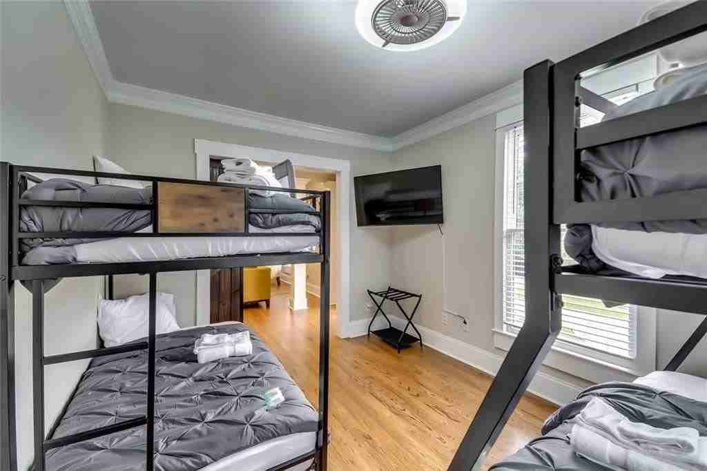 1362 Eubanks Ave - Photo 5 of 38