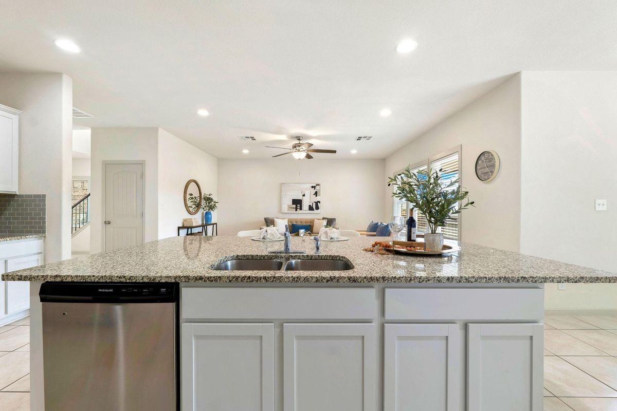 1116 La Conterra Blvd - Photo 3 of 29