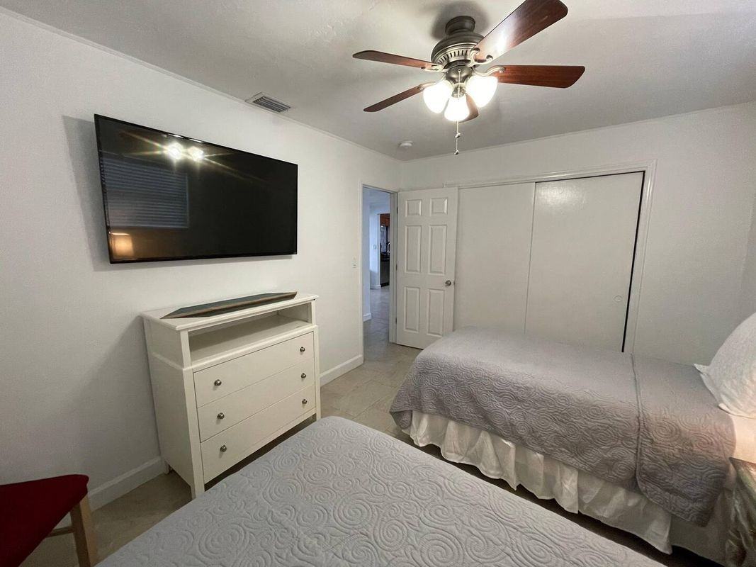 6360 Thomas St - Photo 3 of 28