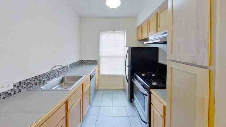 801 Rio Grande St - Photo 5 of 6