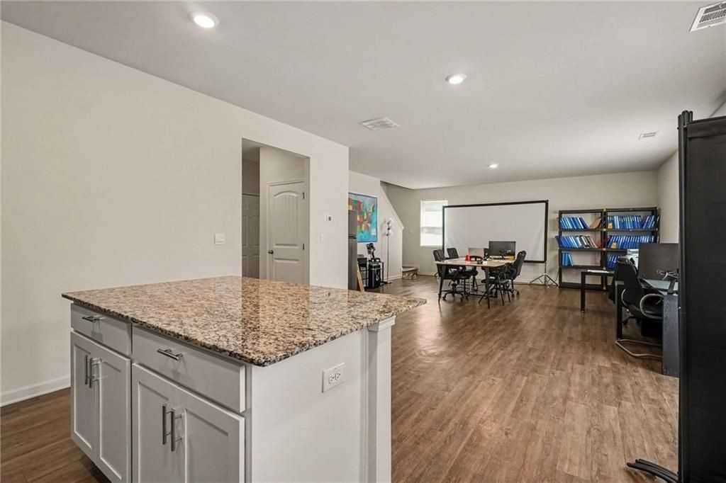 477 Starbuck Pkwy - Photo 6 of 39
