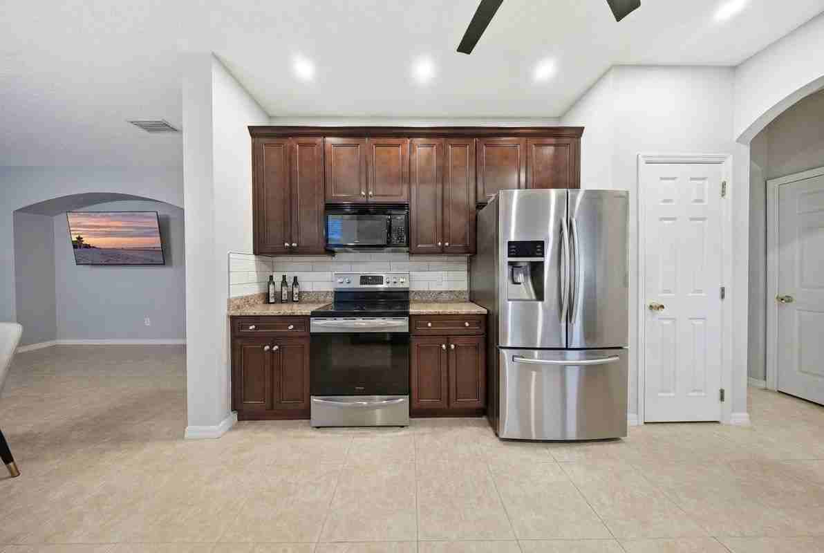 2039 Tullagee Ave - Photo 3 of 45