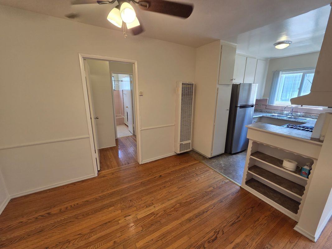 1532 N Harvard Blvd ##8 - Photo 4 of 9