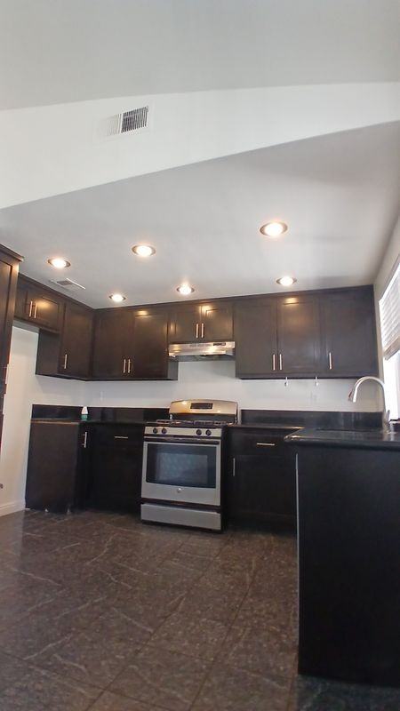 1273 W Woodcrest St - Photo 2 of 7