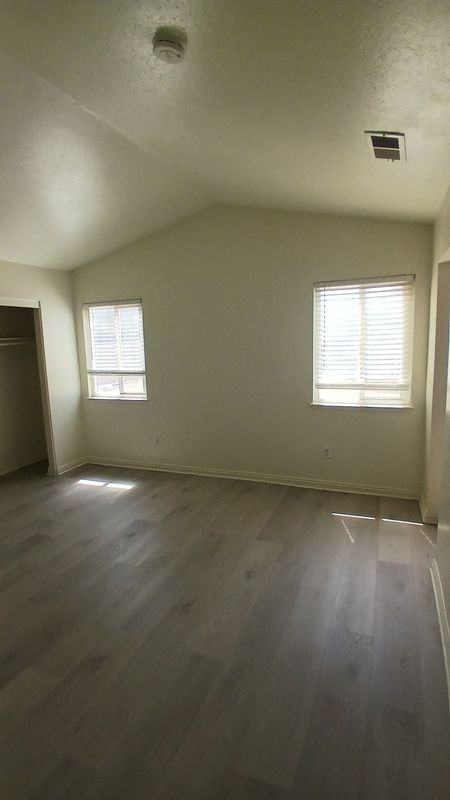 1273 W Woodcrest St - Photo 3 of 7