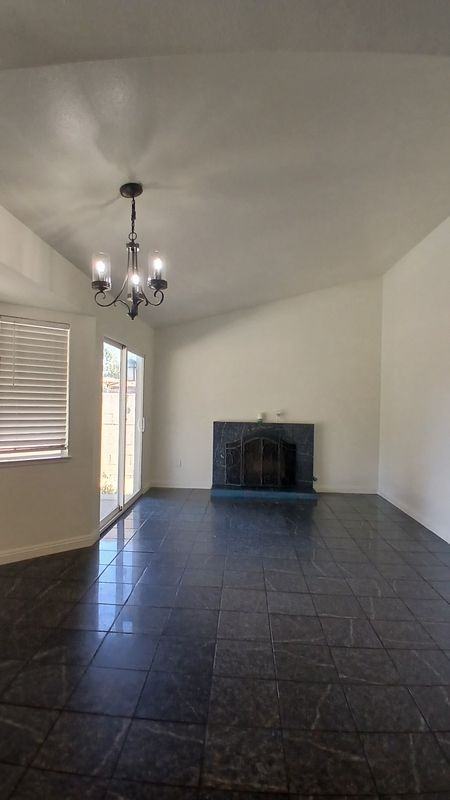 1273 W Woodcrest St - Photo 5 of 7
