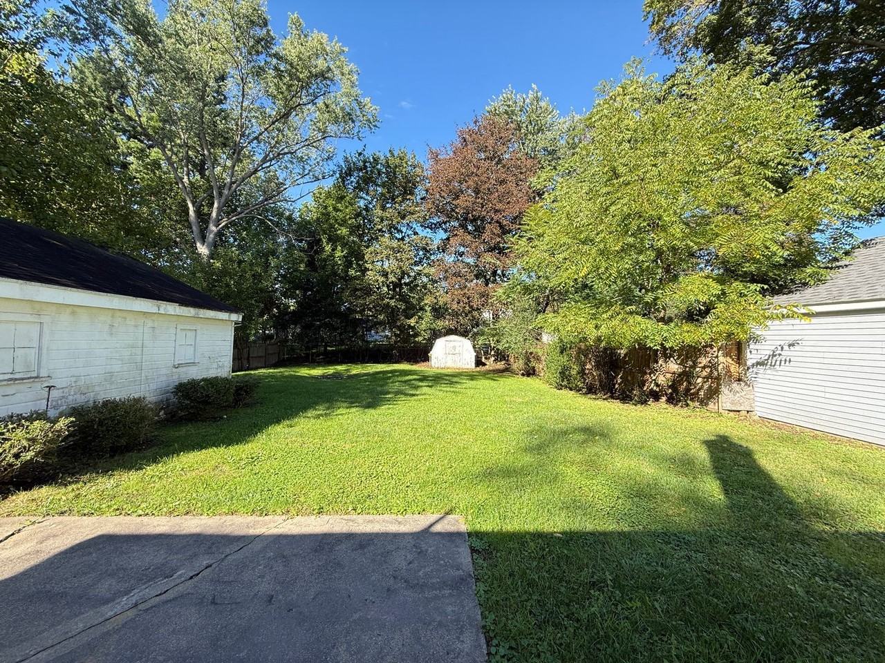 2428 Midday St - Photo 4 of 24