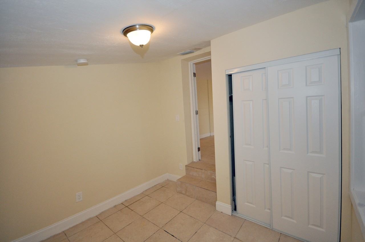 140 W 15th St - Photo 4 of 8