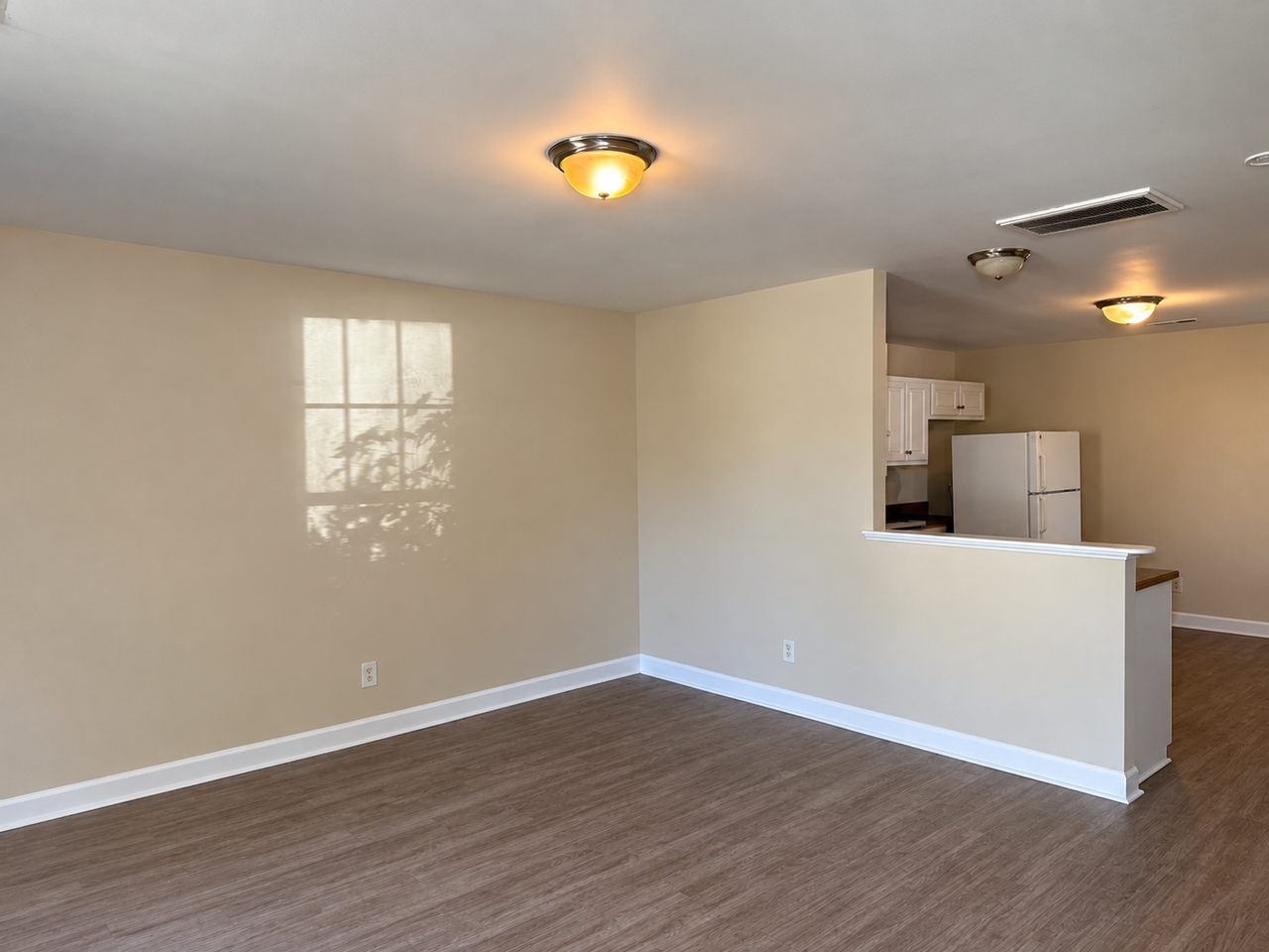 715 E Joyner St - Photo 2 of 14
