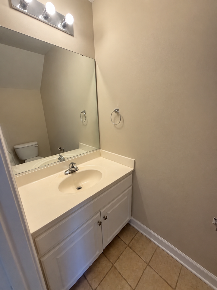 715 E Joyner St - Photo 6 of 14