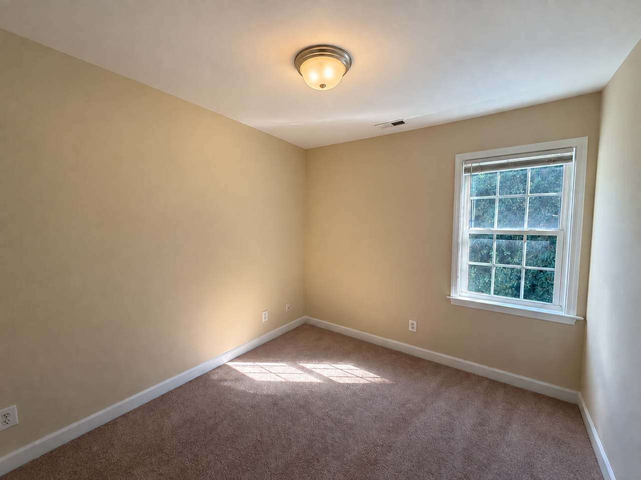 715 E Joyner St - Photo 7 of 14