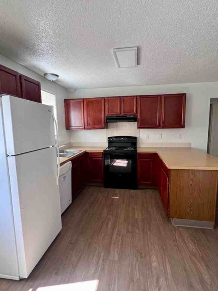 Basswood Apartments - Photo 4 of 11