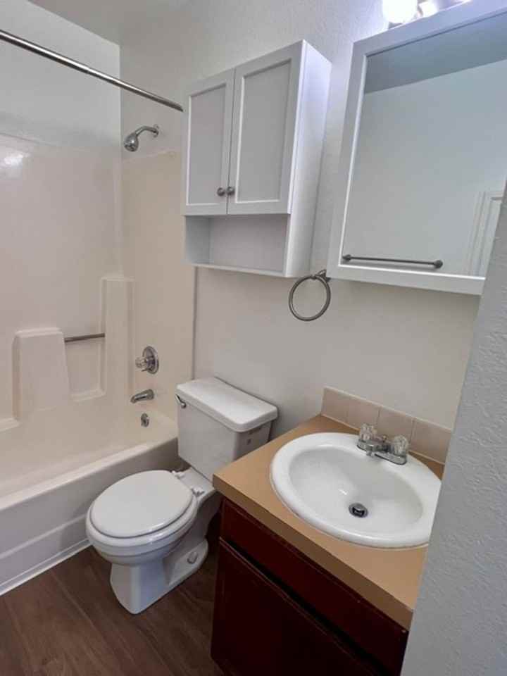 Basswood Apartments - Photo 5 of 11