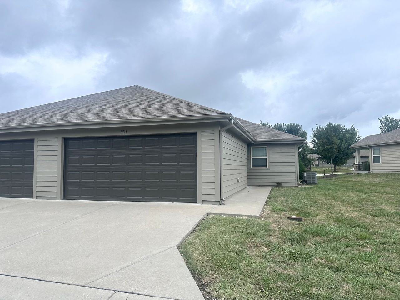 522 Se Maple Dr - Photo 2 of 9
