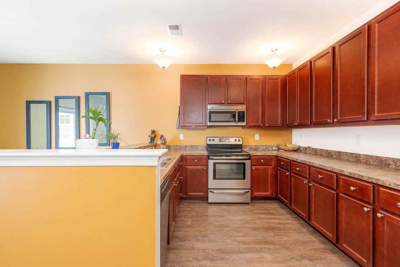 2404 Leytonstone Dr - Photo 3 of 44