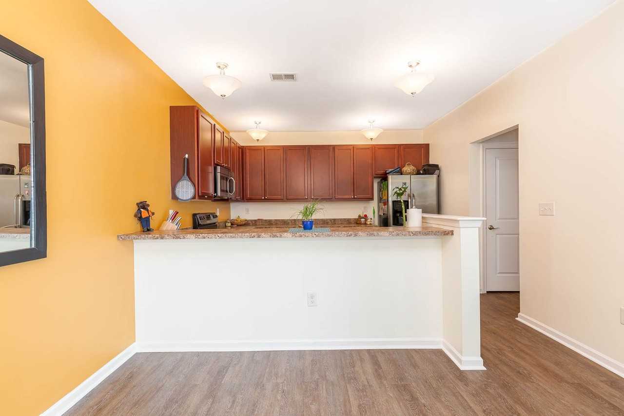 2404 Leytonstone Dr - Photo 5 of 44