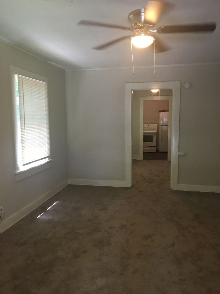 1021 Ridge Ave - Photo 6 of 9