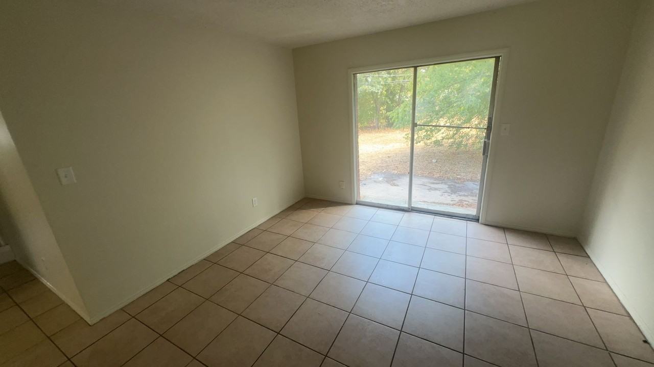 1308 Hickory Ln - Photo 4 of 4