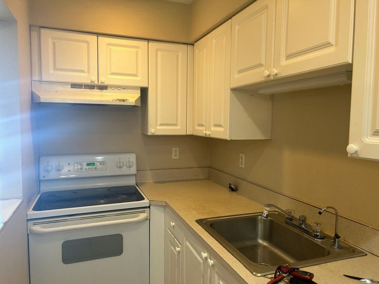 4710 Se 6th Ave #3 - Photo 3 of 10