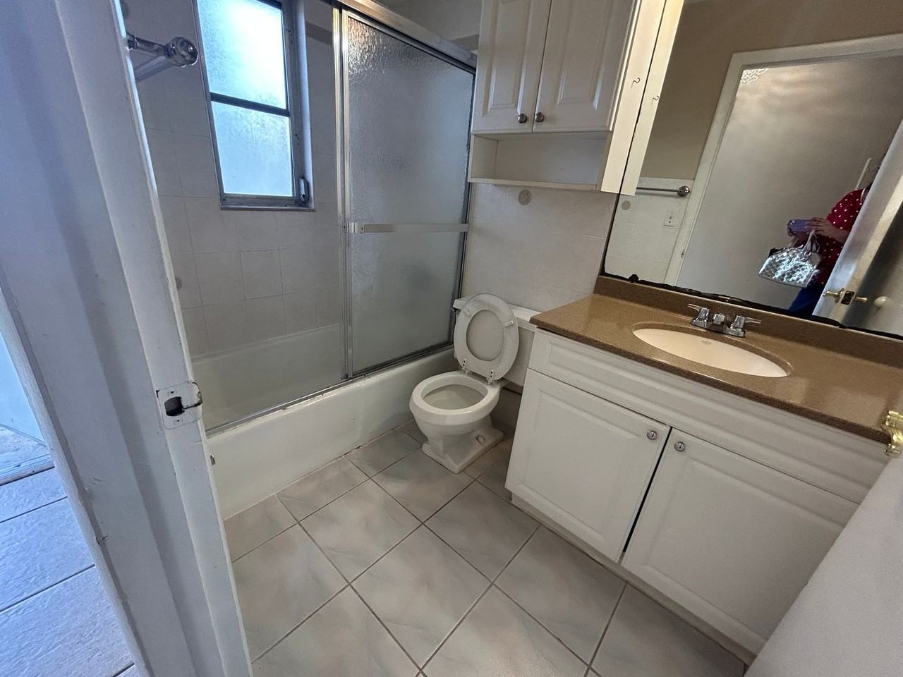 4710 Se 6th Ave #3 - Photo 4 of 10