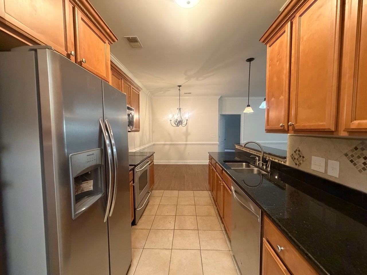 89 Gallery Dr - Photo 3 of 40
