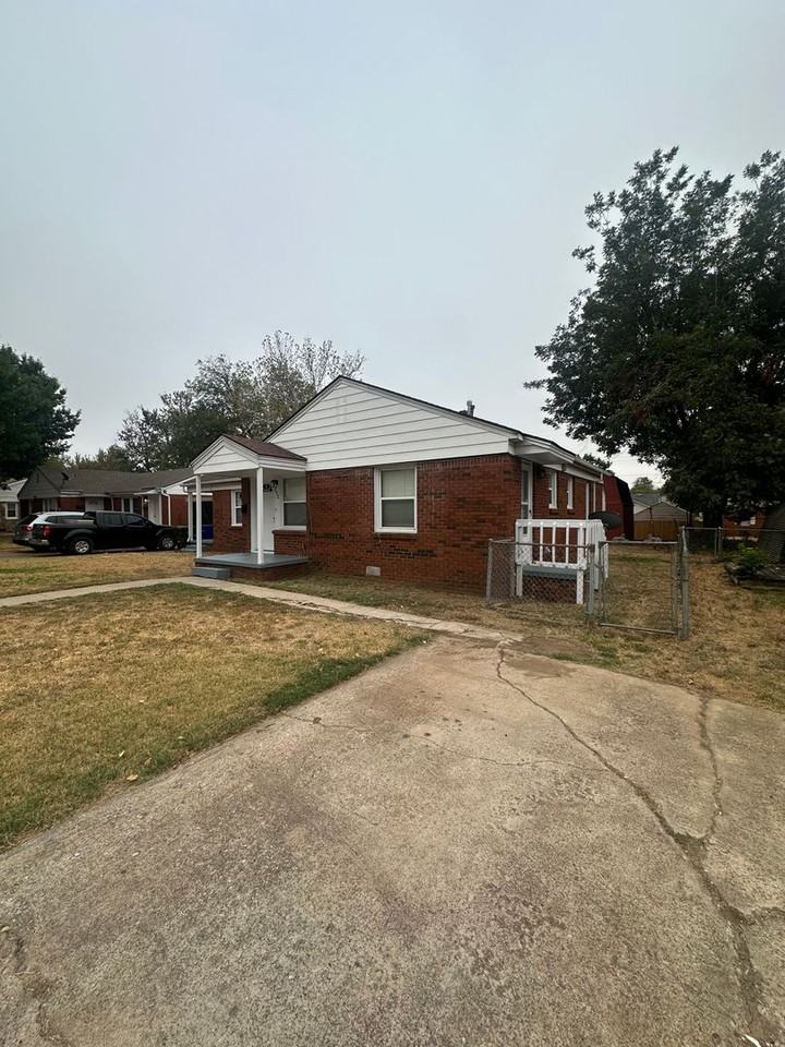 332 Babb Dr - Photo 3 of 50