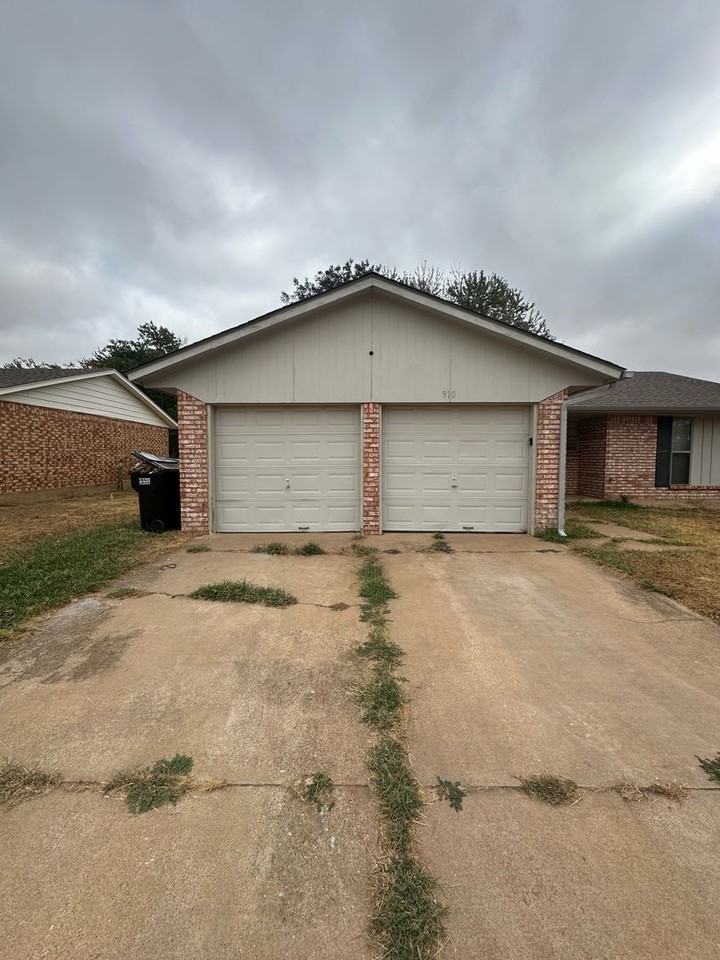 910 Craig Dr - Photo 4 of 50