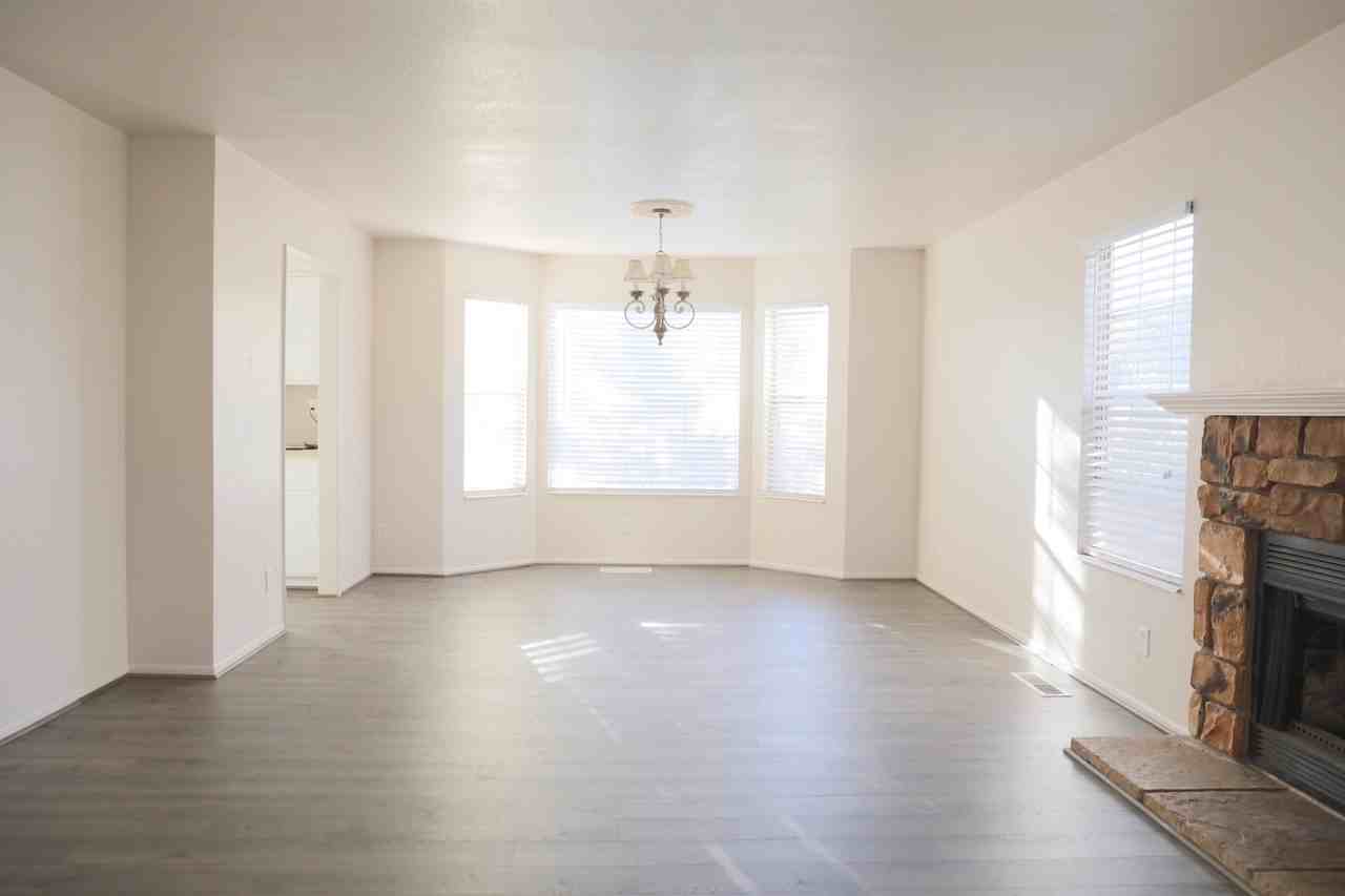 2340 Eastwood Dr - Photo 2 of 14