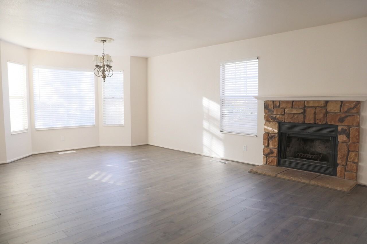 2340 Eastwood Dr - Photo 3 of 14