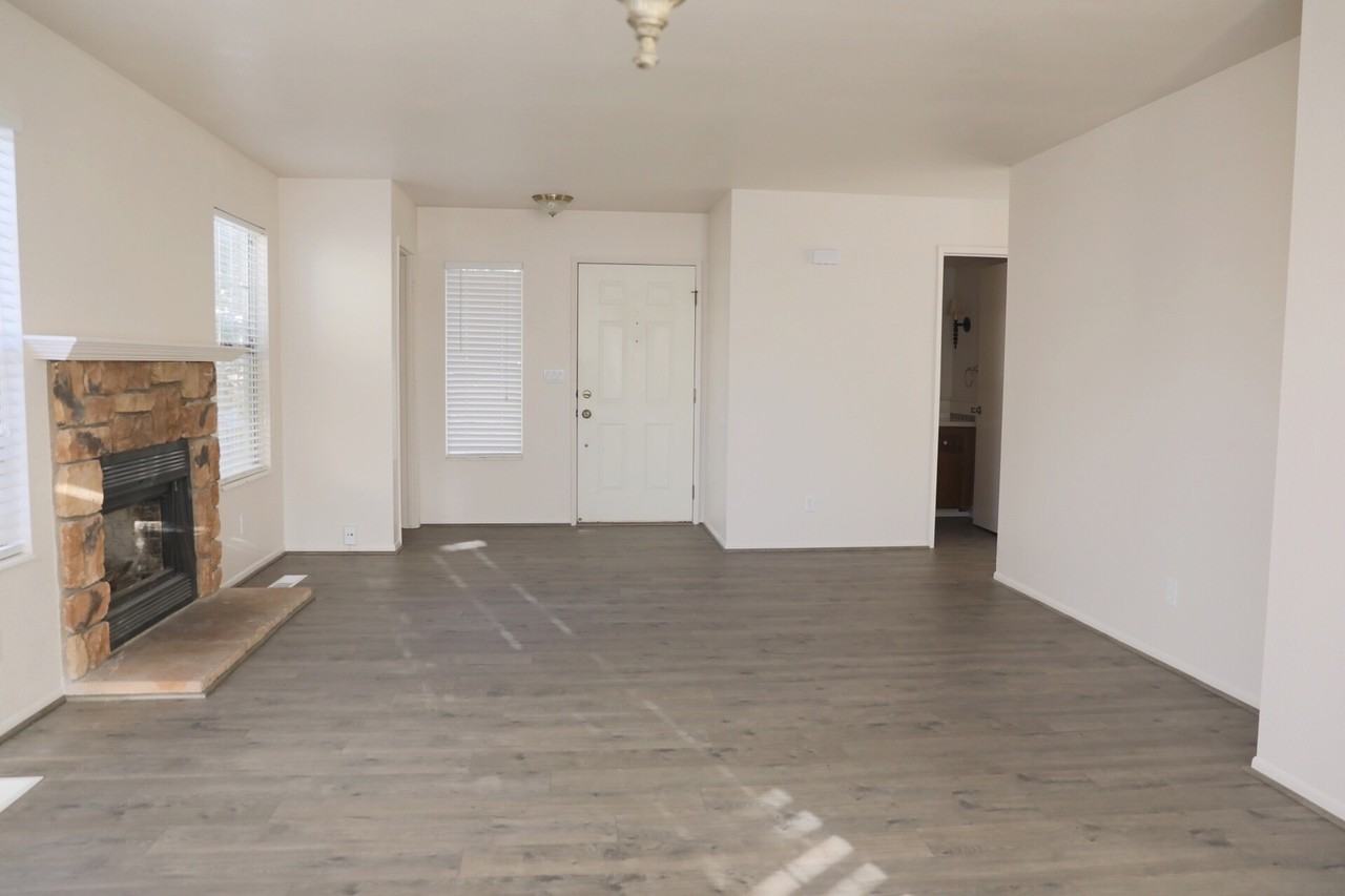 2340 Eastwood Dr - Photo 4 of 14