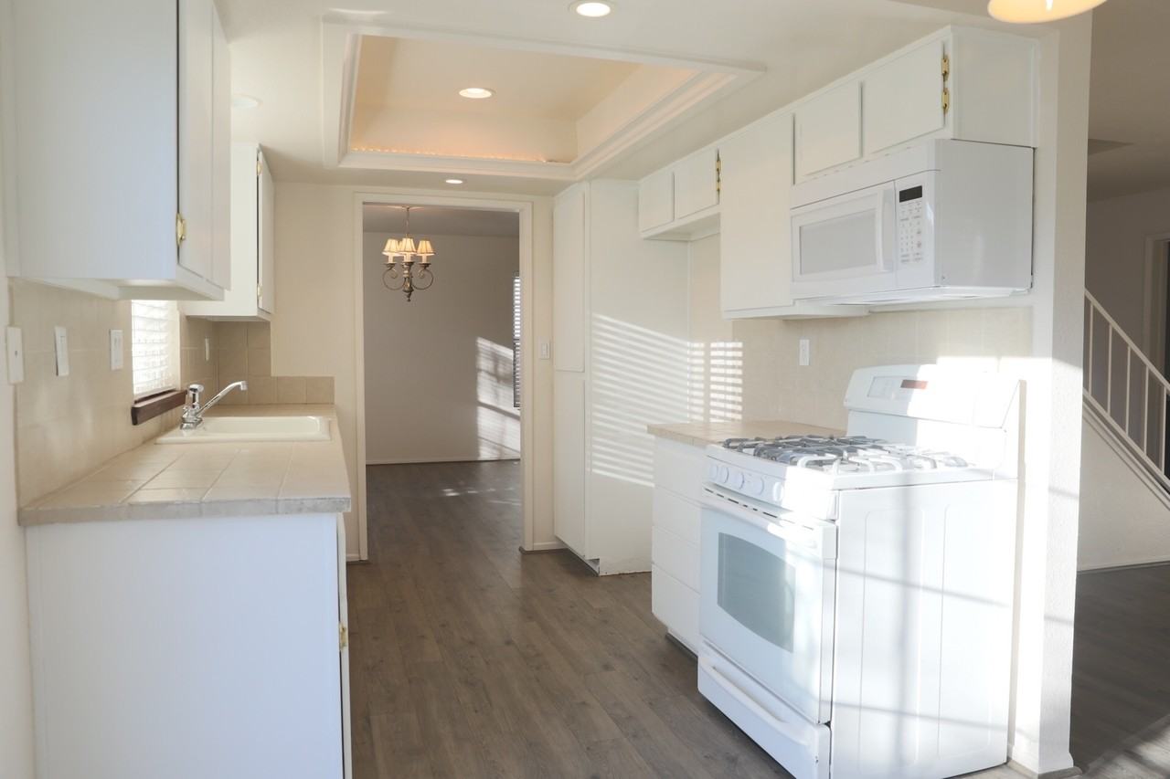 2340 Eastwood Dr - Photo 5 of 14