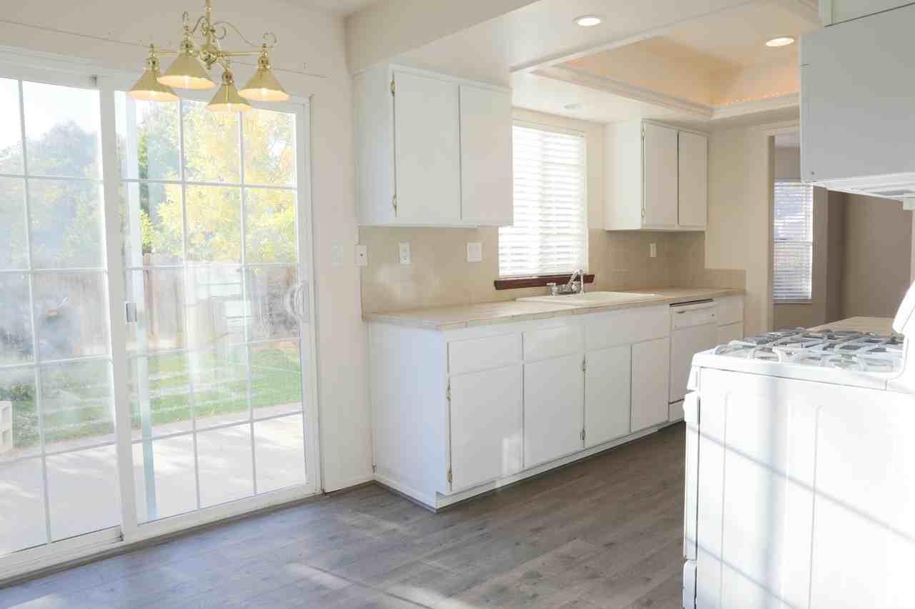 2340 Eastwood Dr - Photo 6 of 14