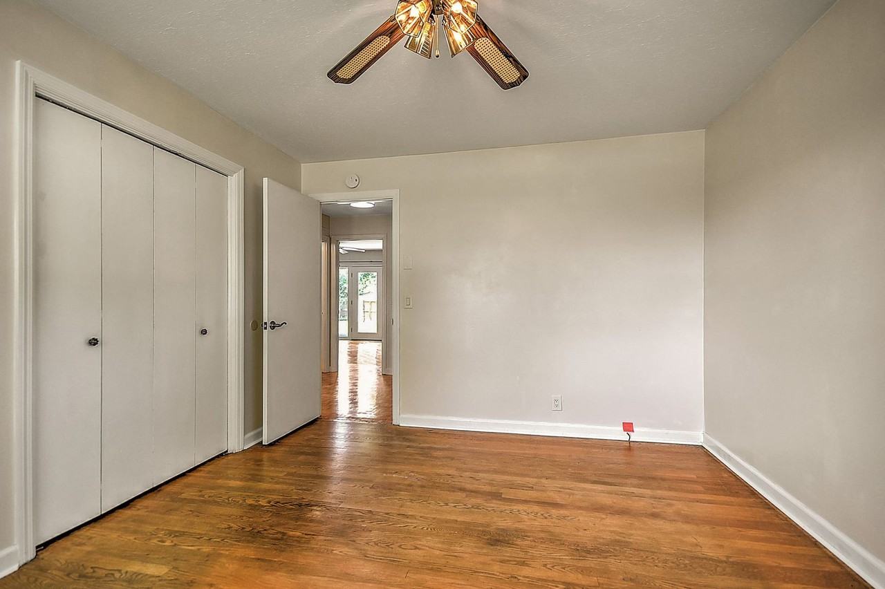 1808 Sherwood Pl - Photo 7 of 32