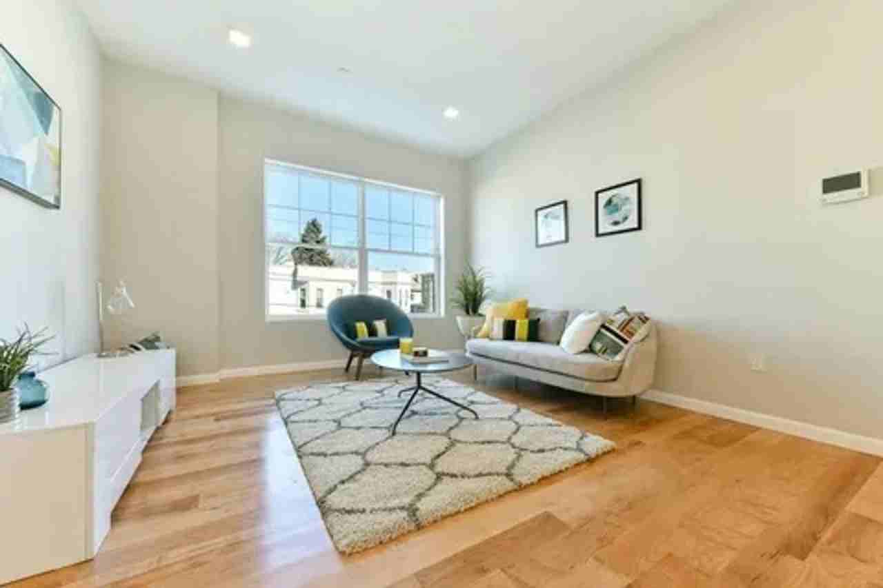 87 Parker St - Photo 6 of 16