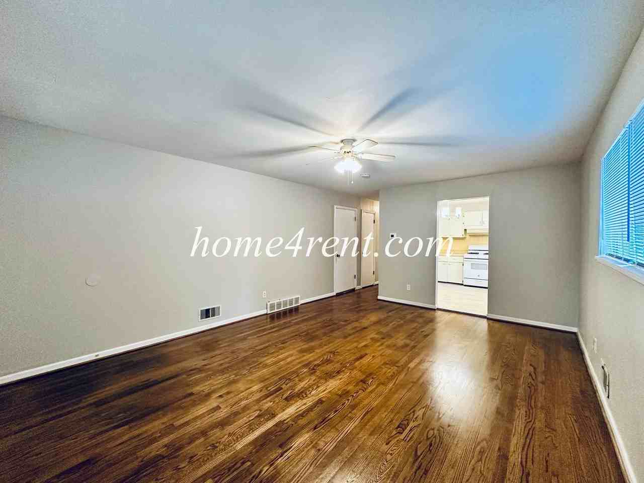 7831 Main St - Photo 6 of 23