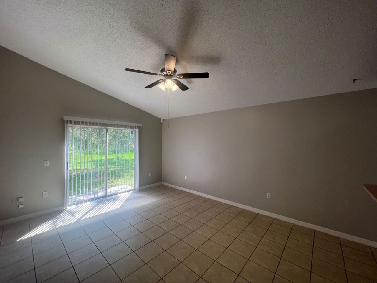 712 Swallow Ln - Photo 6 of 29