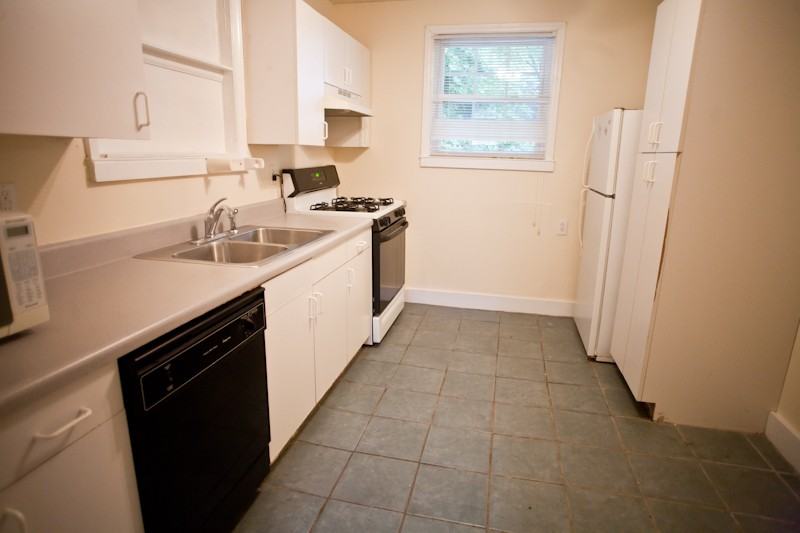 121 S Graham St - Photo 5 of 14