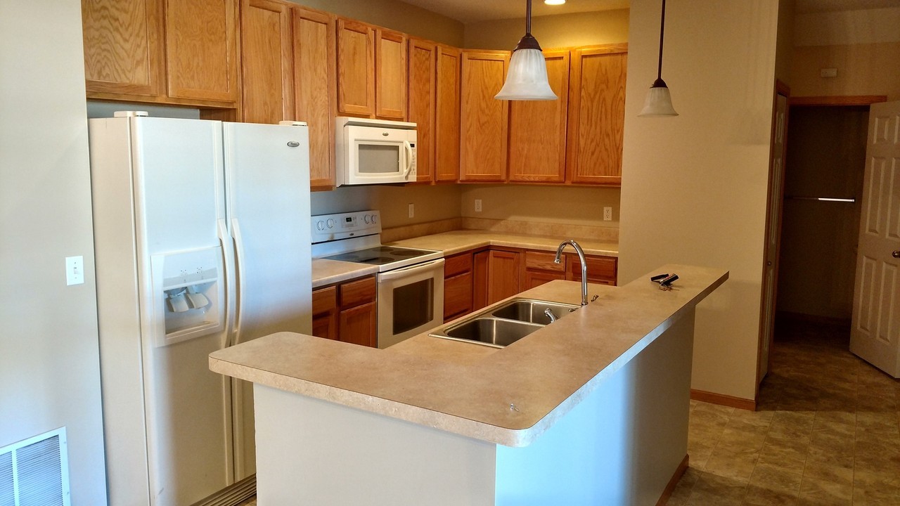 943 Willow Glen Dr - Photo 2 of 5