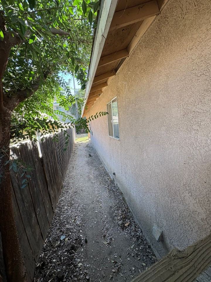 1747 W Connelly Ave - Photo 4 of 36