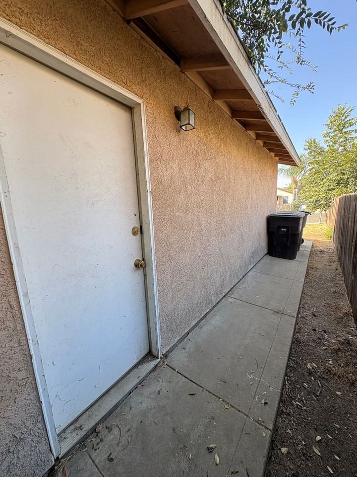 1747 W Connelly Ave - Photo 5 of 36