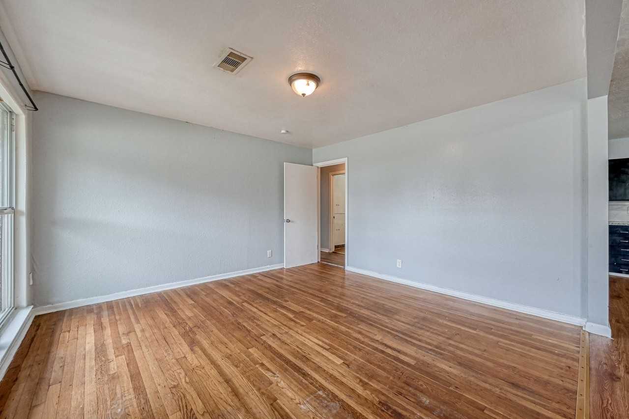 5834 Hirondel St - Photo 3 of 10