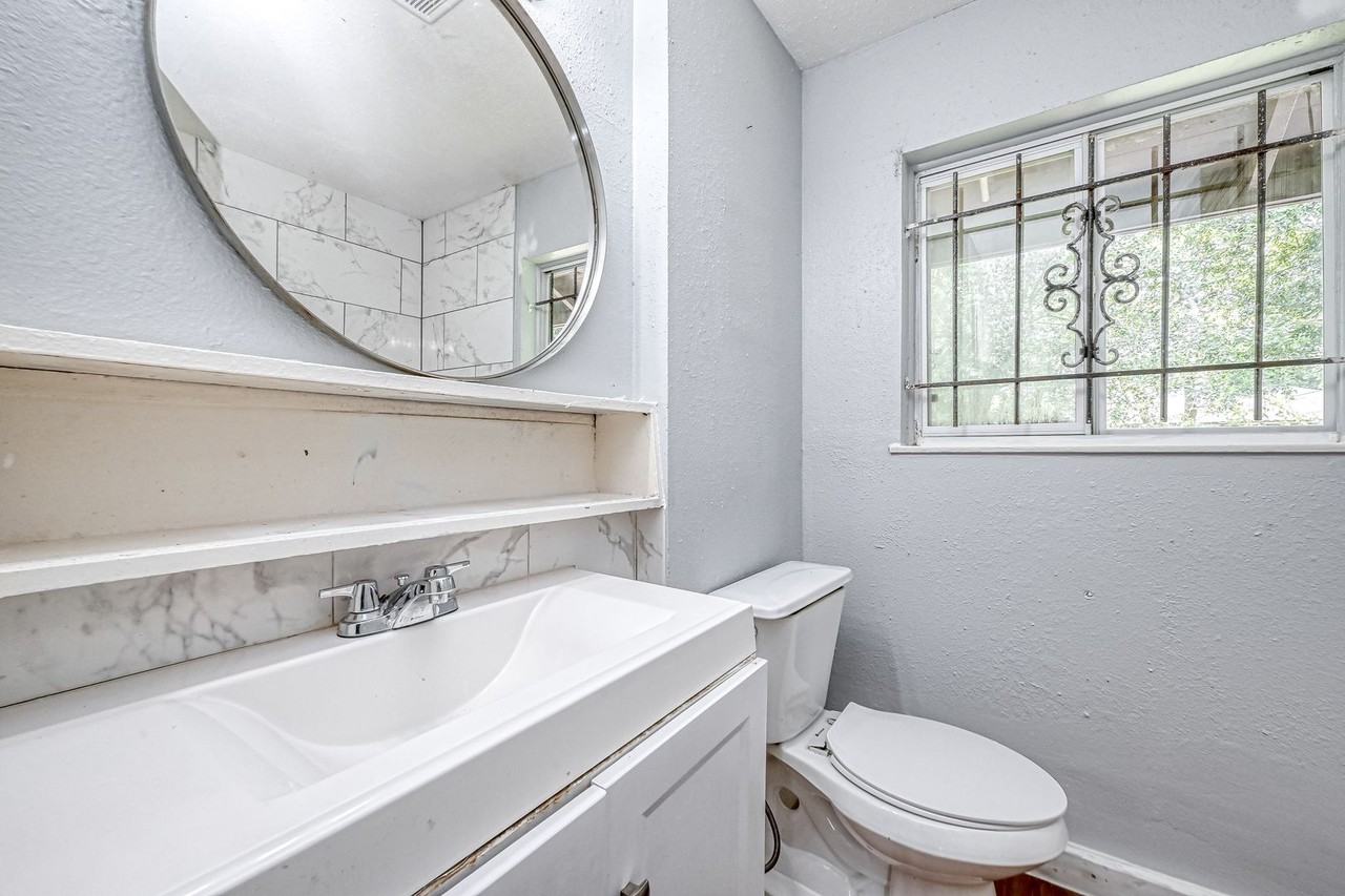 5834 Hirondel St - Photo 7 of 10