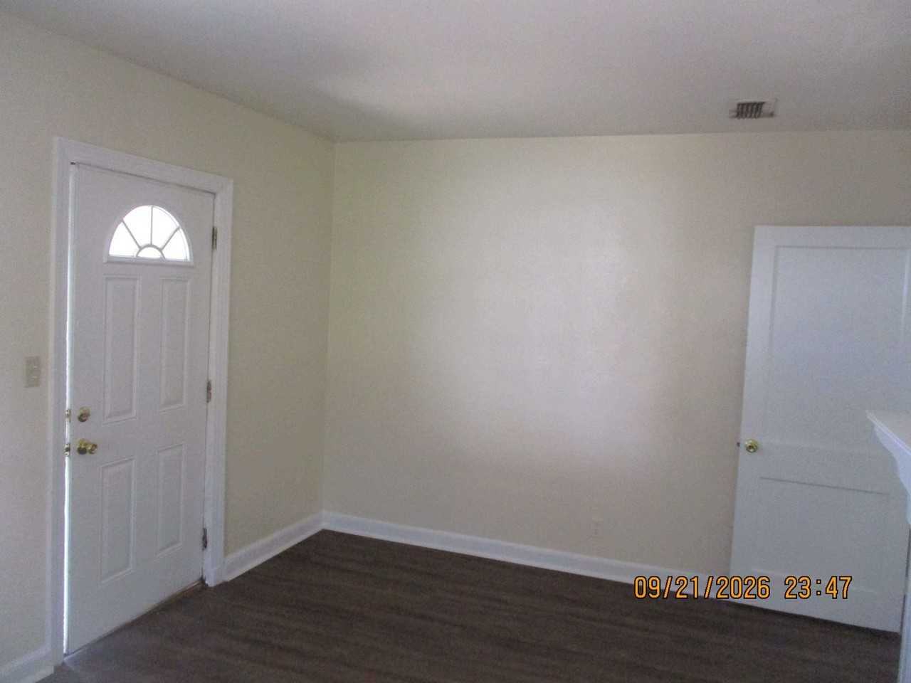 1120 W Highland Ave - Photo 4 of 6