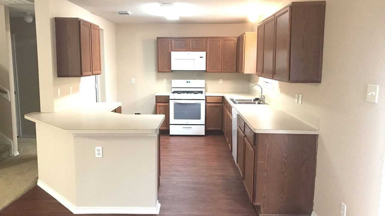 18114 Valebluff Ln - Photo 3 of 29