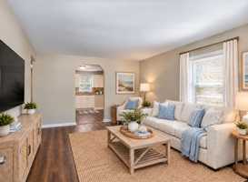 featured image of 817 W 44th St
