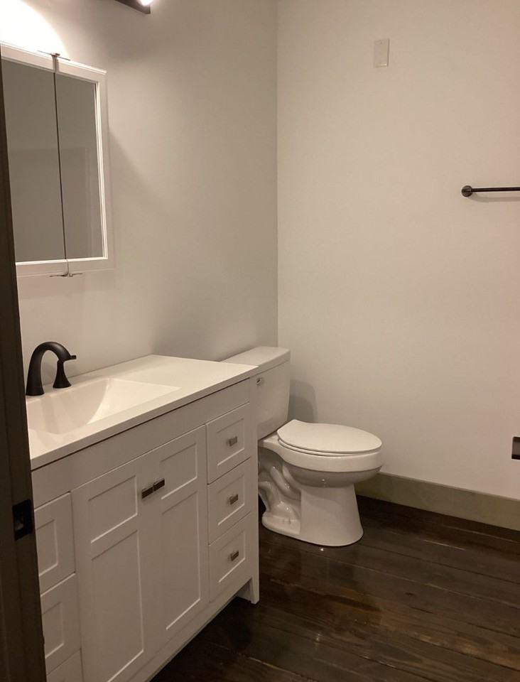 202 E Chestnut St #202 - Photo 2 of 7