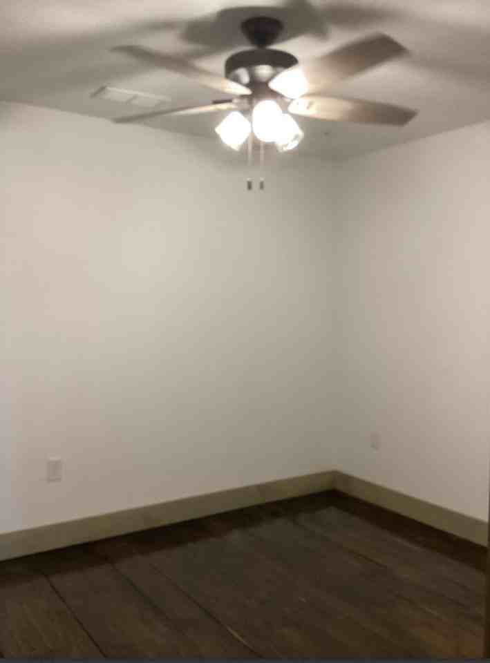 202 E Chestnut St #202 - Photo 3 of 7