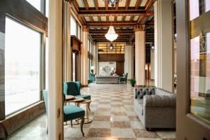 featured image of 400 Conrad Hilton Blvd