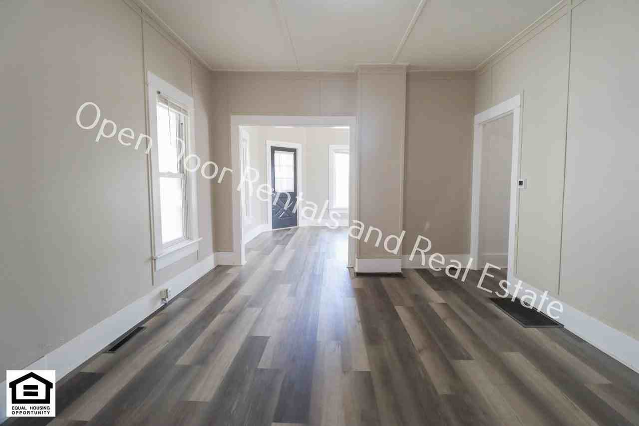 1327 S Cedar St - Photo 4 of 12